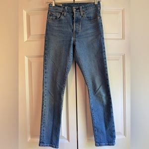 Levi’s 501 Button fly Wedgie High Waist Crop Straight Leg/Skinny Jean, Size 25.